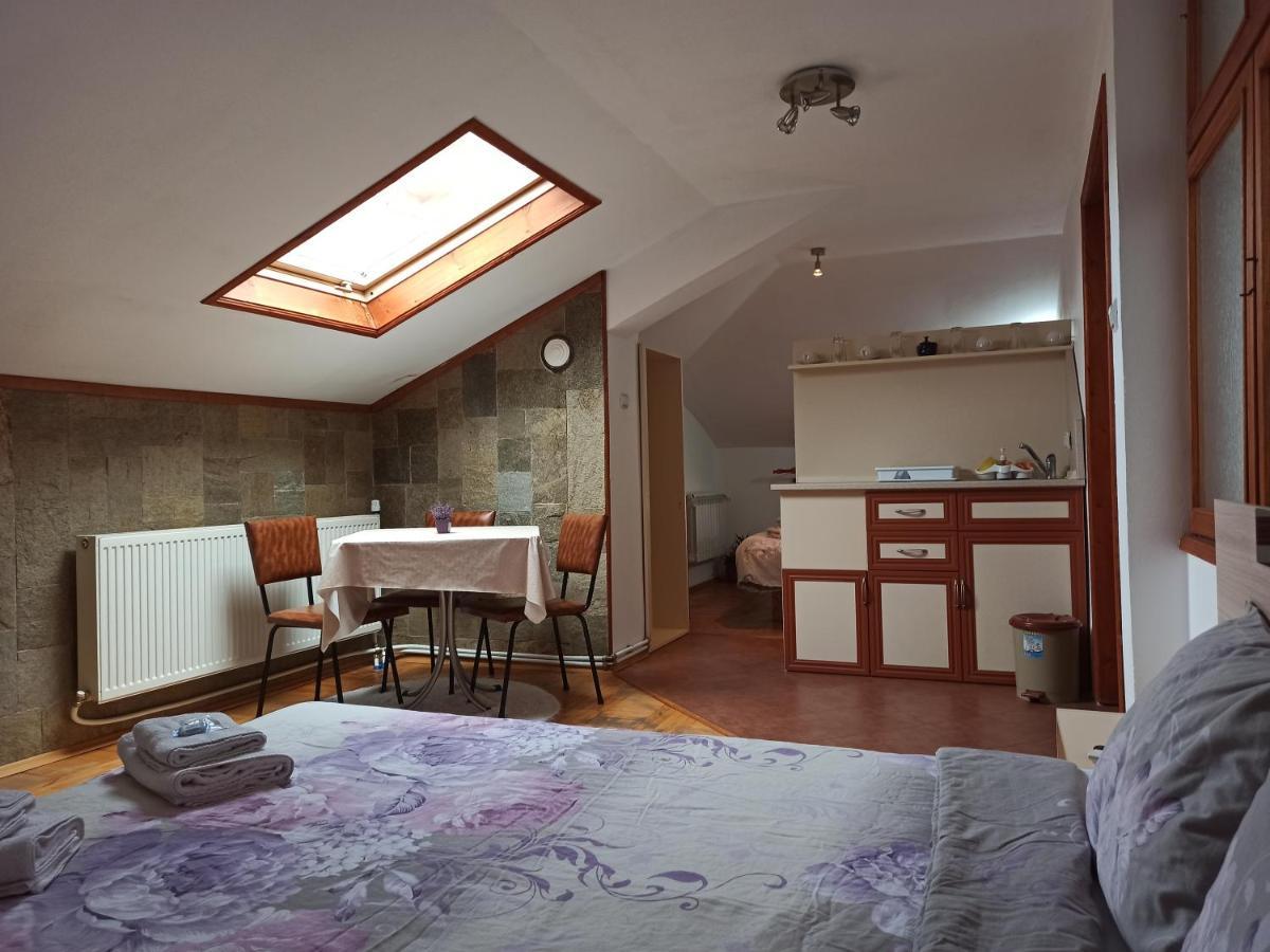 Guest House Ganovi Kalofer Exterior photo